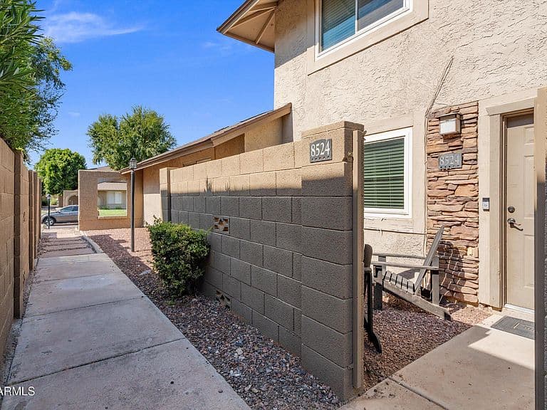 8524 E BELLEVIEW Street photo 3