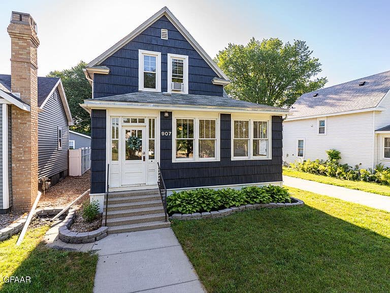 907 Cherry St photo 1