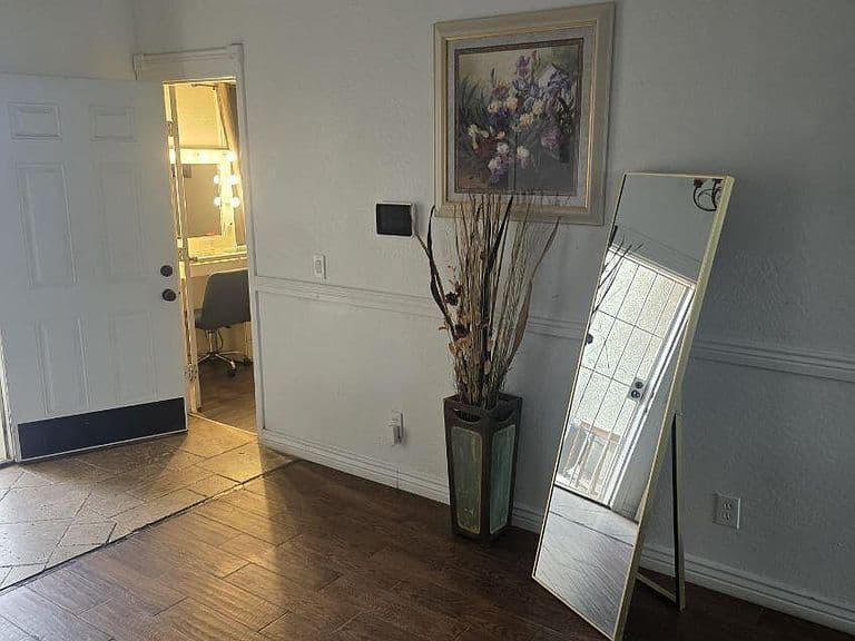21804 W LAURA Street photo 2