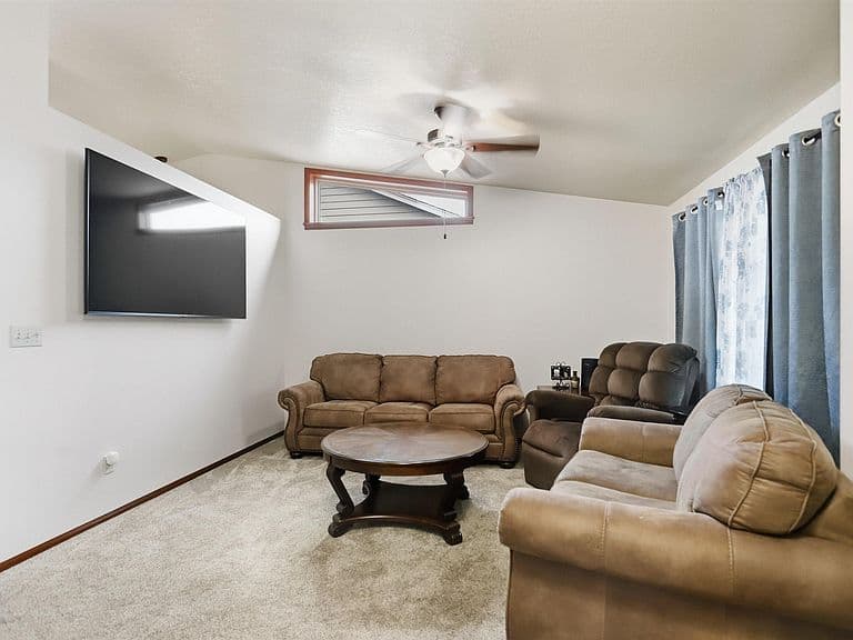 430 N Jenny Ave photo 4