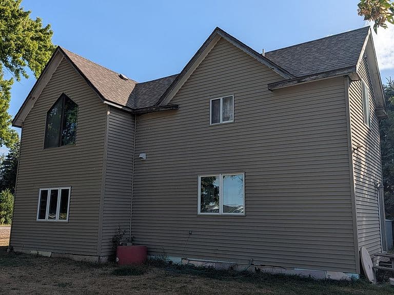 780 Elm St photo 3