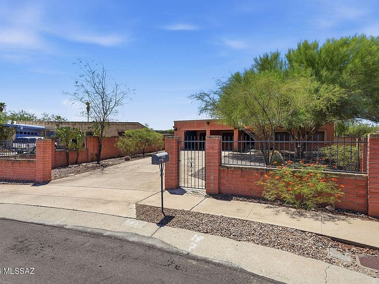2431 W Placita Mateo photo 2