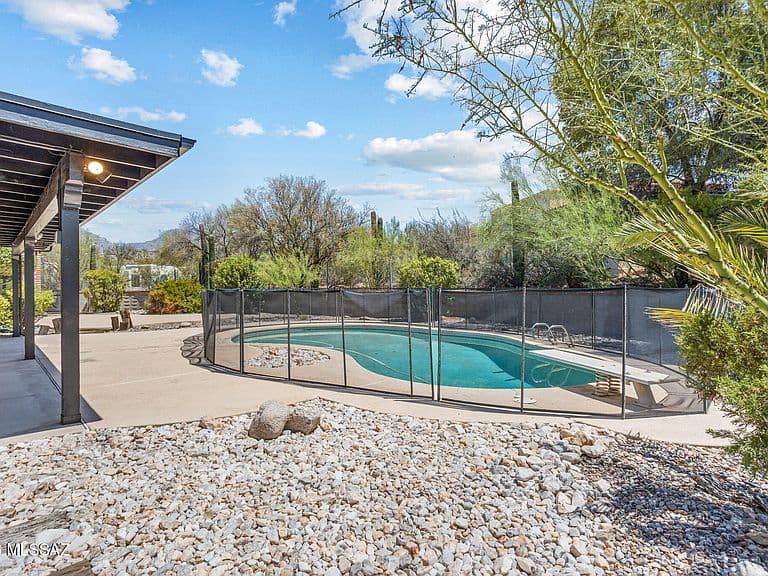 3630 N Pantano Rd photo 2