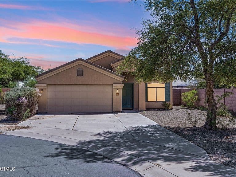 15957 W LARKSPUR Drive photo 1