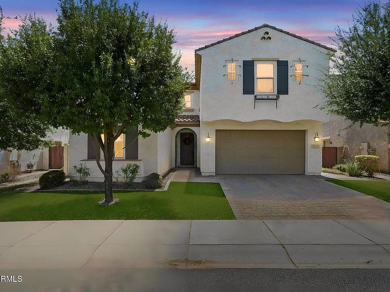 923 W YELLOWSTONE Way photo 1