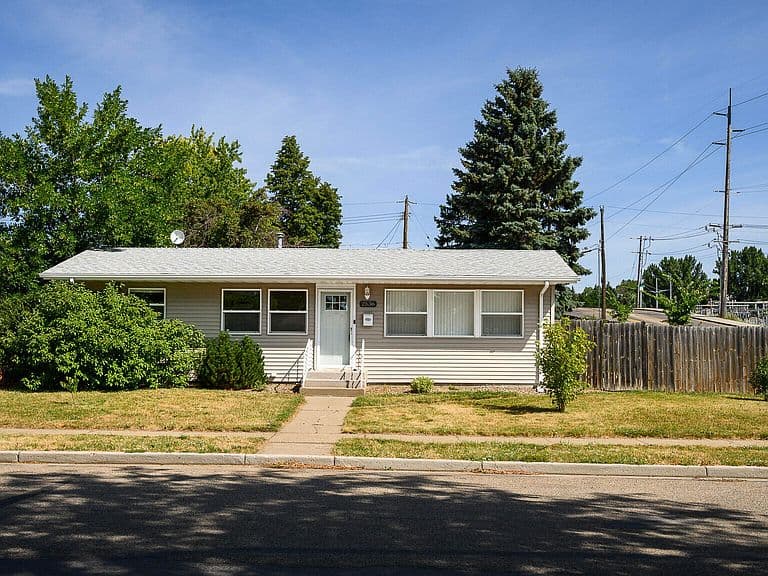 2536 E Avenue B photo 1