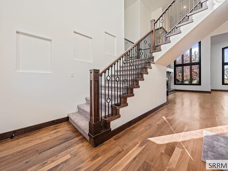 389 Partridge Ln photo 2