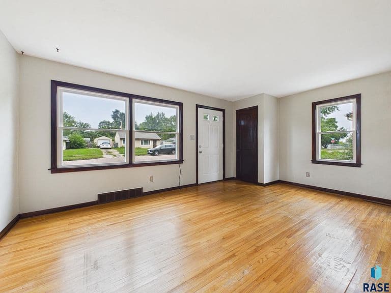 405 S Omaha Ave photo 4