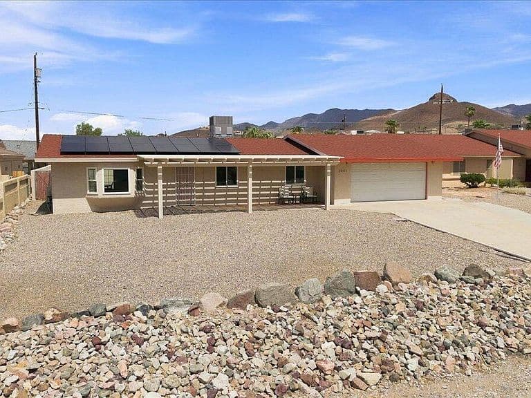 3961 Breakwater Dr photo 3