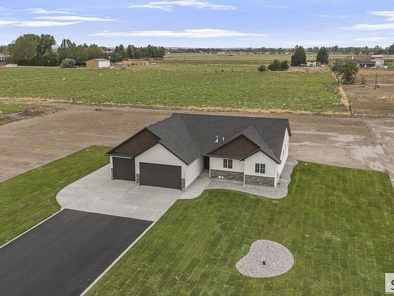412 W 175 N photo 1