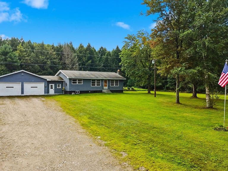 1373 N Hemlock Road photo 2