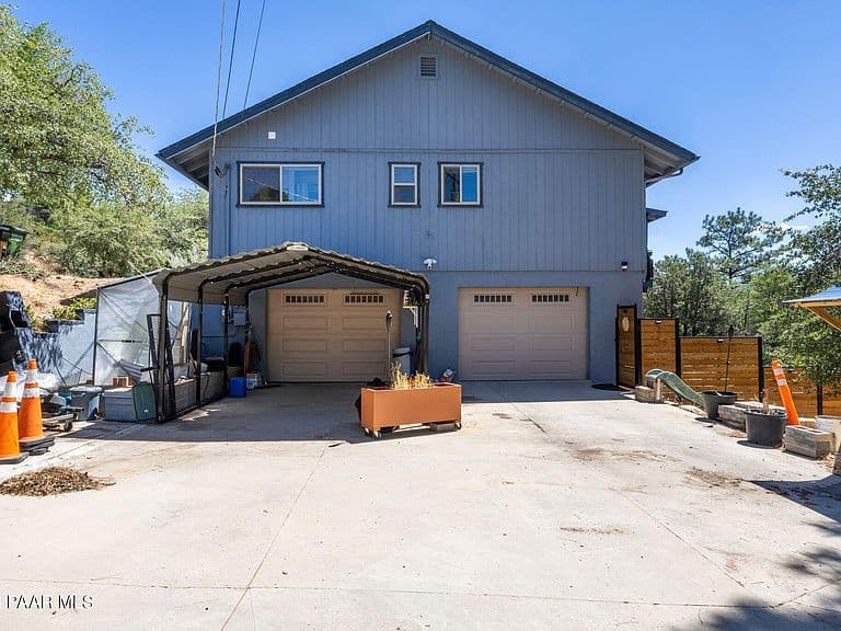 453 Pioneer Dr photo 4