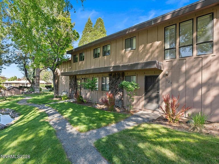 121 Lake Glen Dr photo 3