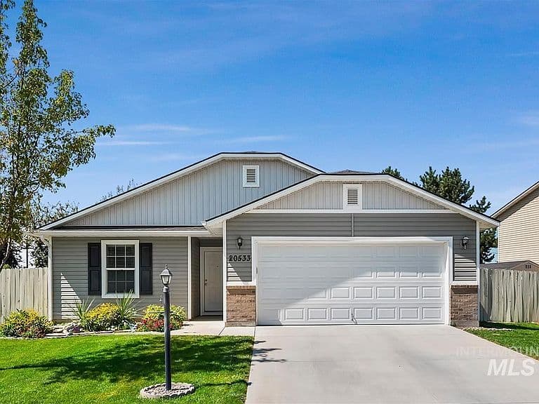 20533 Wyeth Ave photo 1