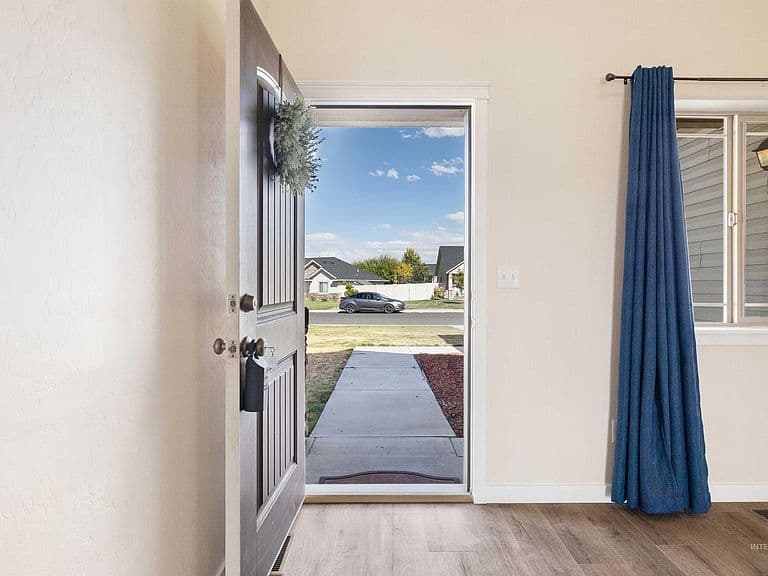 240 Glacier Meadows Way photo 5
