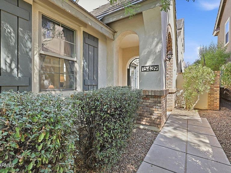 15439 W DREYFUS Street photo 2