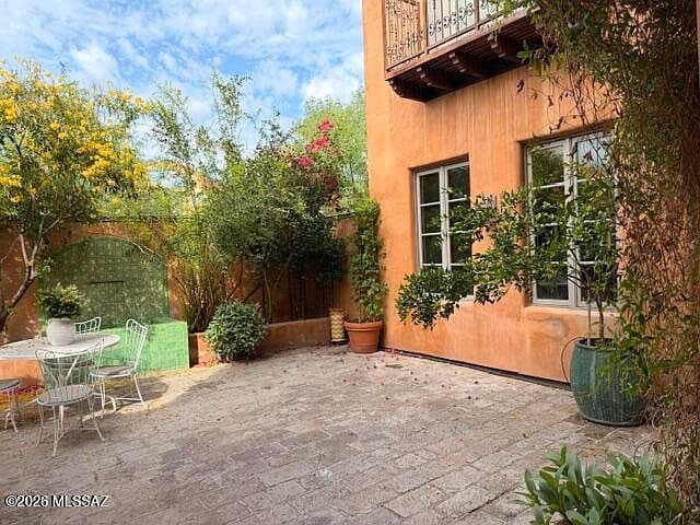 181 S Avenida Del Sembrador photo 5