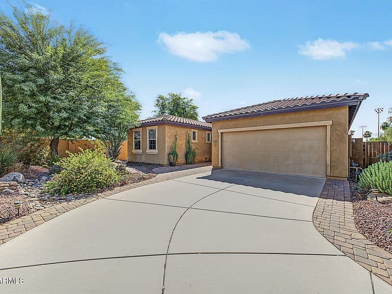 14761 W LUNA Circle photo 2
