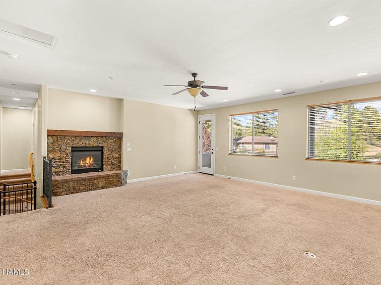 425 E Woodland Dr photo 4