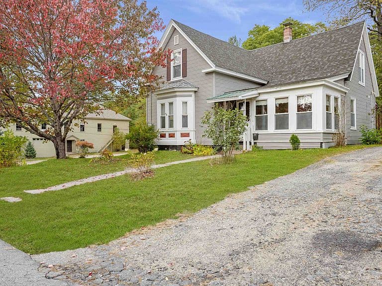 33 Maple Street photo 1