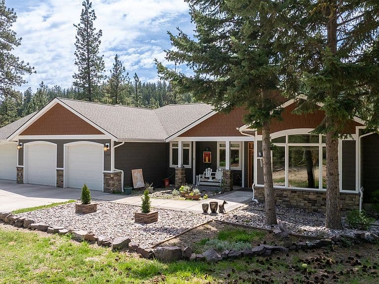 5088 Skyway Dr photo 2