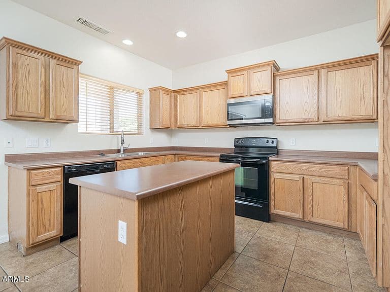 18510 W EVA Street photo 2