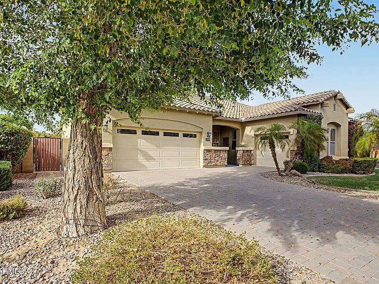 2724 E BRIDGEPORT Parkway photo 2