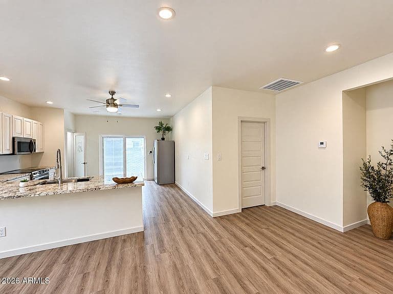 9402 W SANTA CRUZ Boulevard photo 4