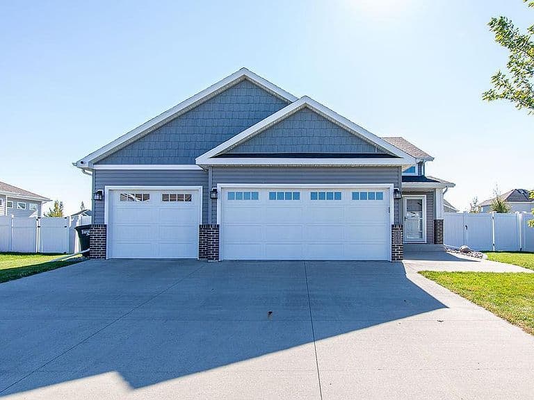 6059 Autumn Dr S photo 2