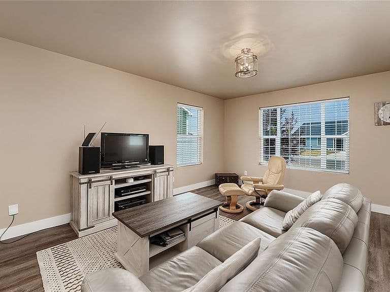 924 Presidio Ln photo 2