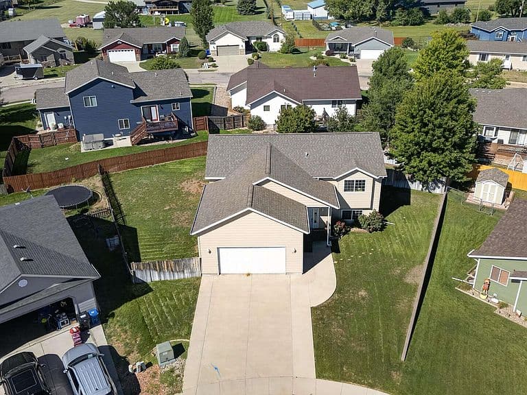 401 Kahler Ct photo 2