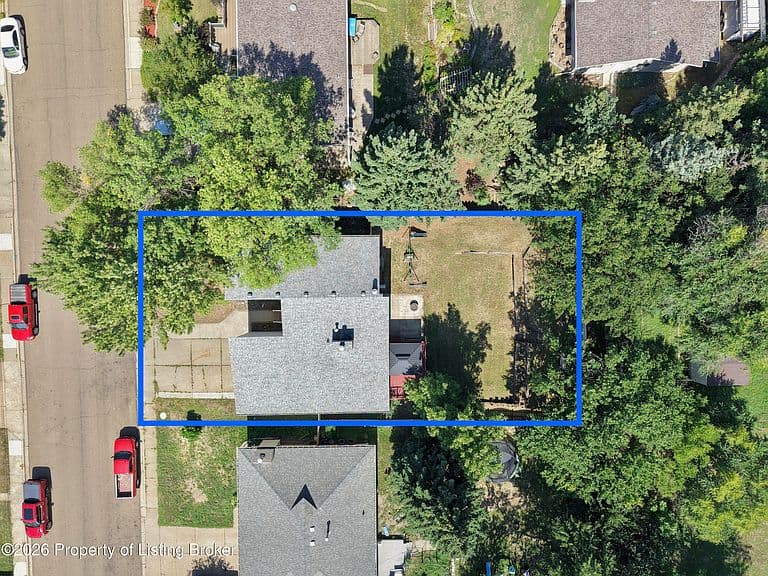 968 2nd Ave E photo 5