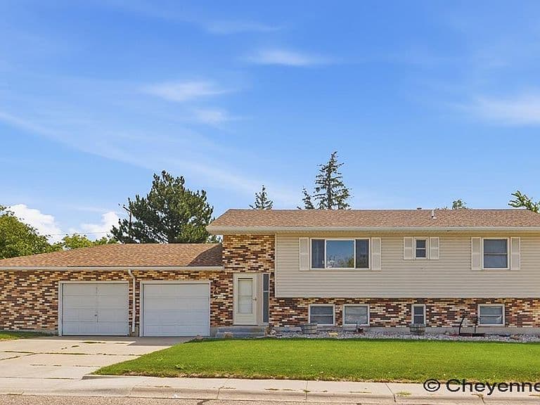 4769 Moran Ave photo 2
