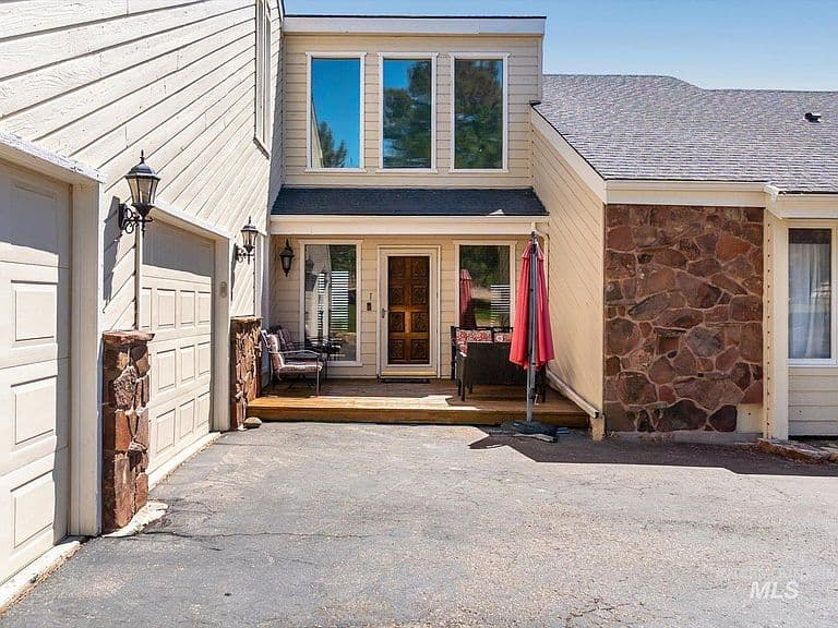 10270 Duck Ln photo 5