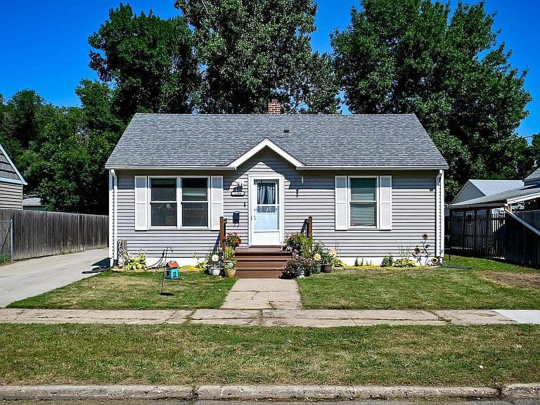 1204 5th Ave NW photo 1