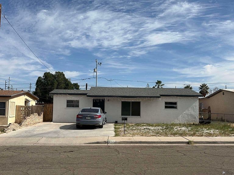 1135 S 13th Ave photo 2