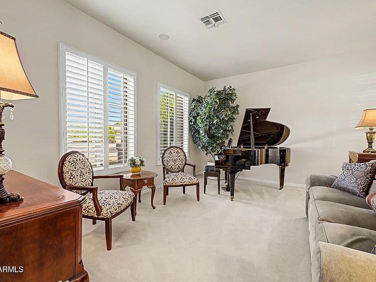 1512 N ROBIN Lane photo 4