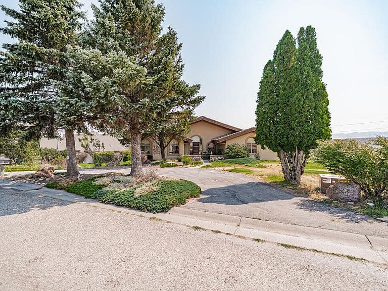 12081 S Country Club Dr photo 4