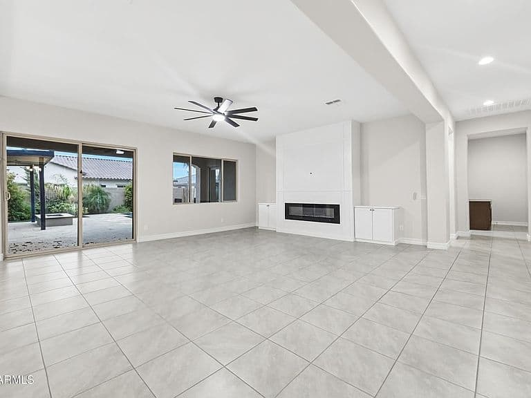 1928 E LA COSTA Drive photo 4