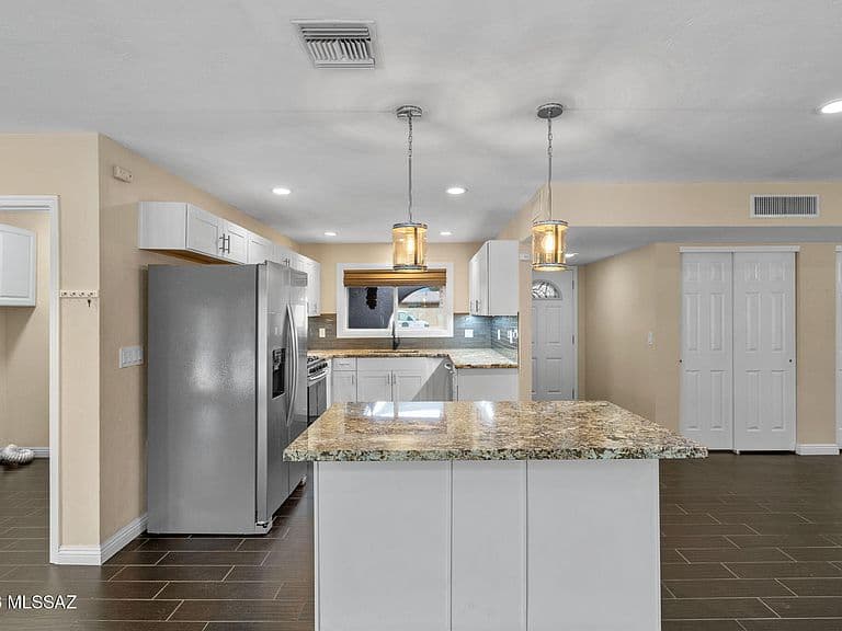 2961 N Rio Verde Dr photo 4