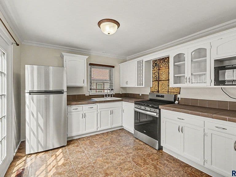 1521 S Spring Ave photo 2