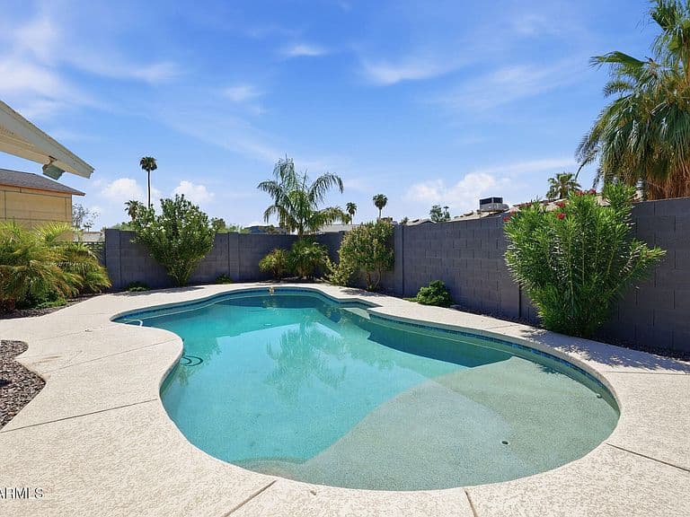 4422 S MCALLISTER Avenue photo 3