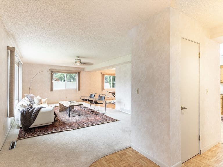 1185 Vicki Dr photo 4