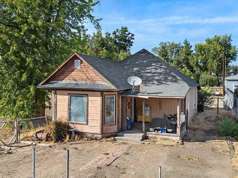 131 W Spring St photo 1