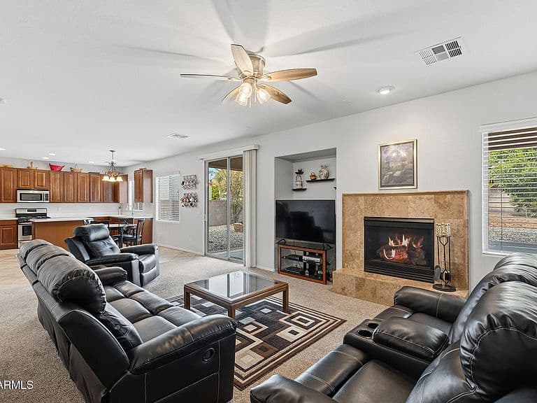 2212 W Blaylock Dr photo 2