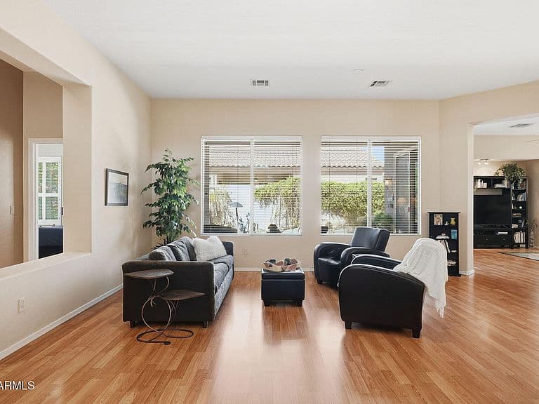 6796 W Abraham Lane photo 4