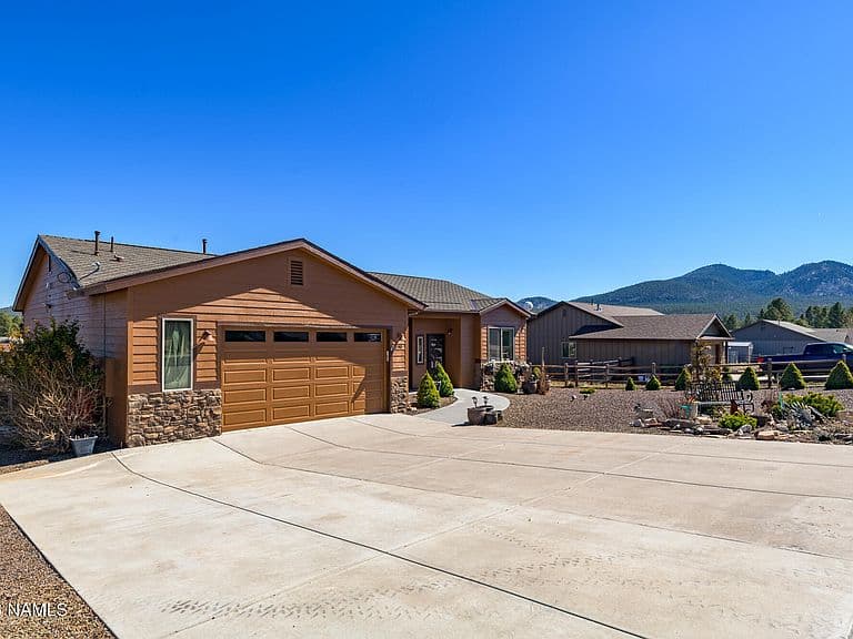 190 Trilogy Dr photo 2