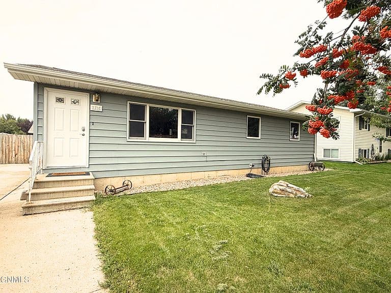 2316 8th Ave E photo 1