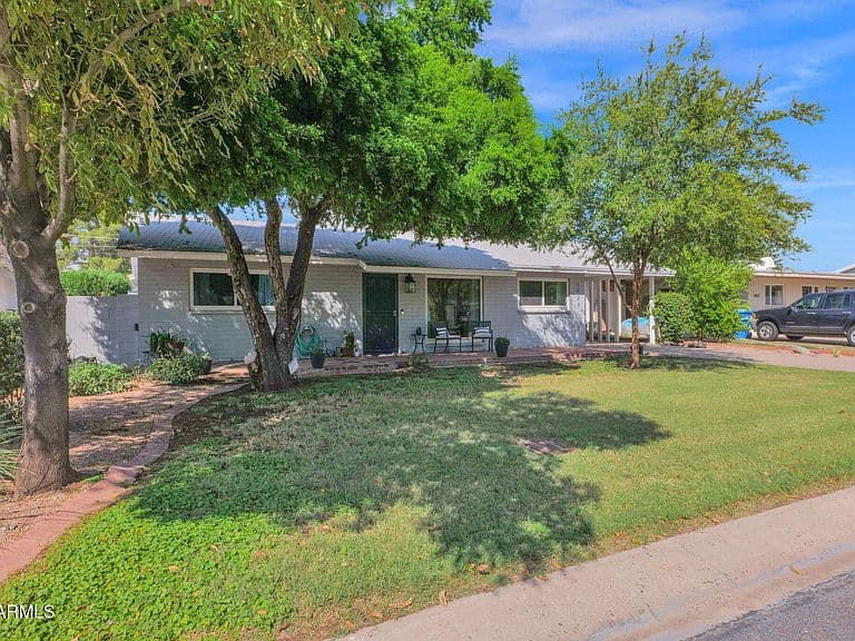4826 E FAIRMOUNT Avenue photo 2