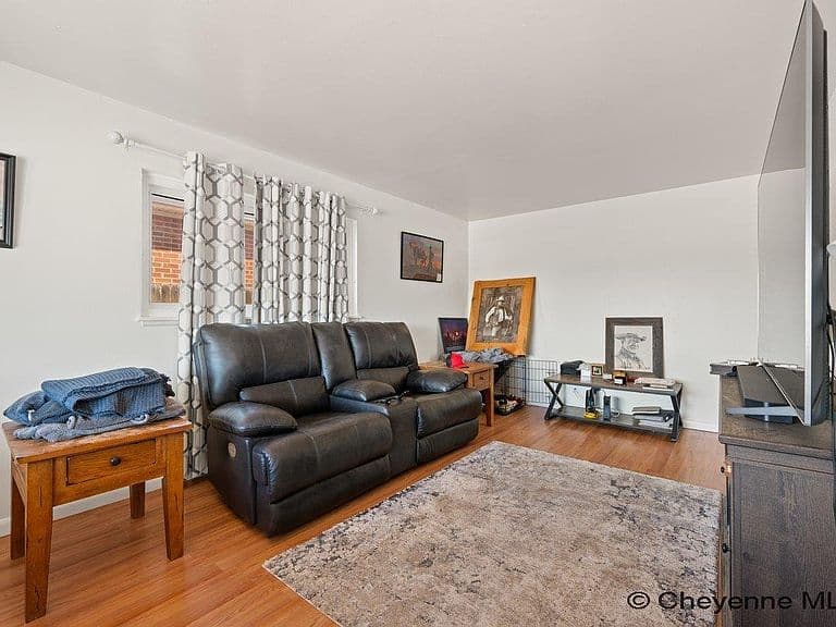 3923 Hynds Blvd photo 4